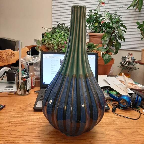 Ceramic Vase (Gift) - Picture 4 of 6